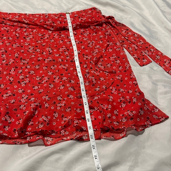 NWT Karl Lagerfeld floral Ruffled Skirt Sz 12 - Picture 3 of 8